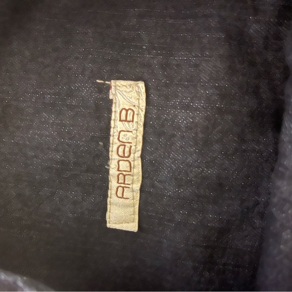 Arden B high waisted dark blue stretchy shorts. 
Women’s size 4 - Picture 3 of 4